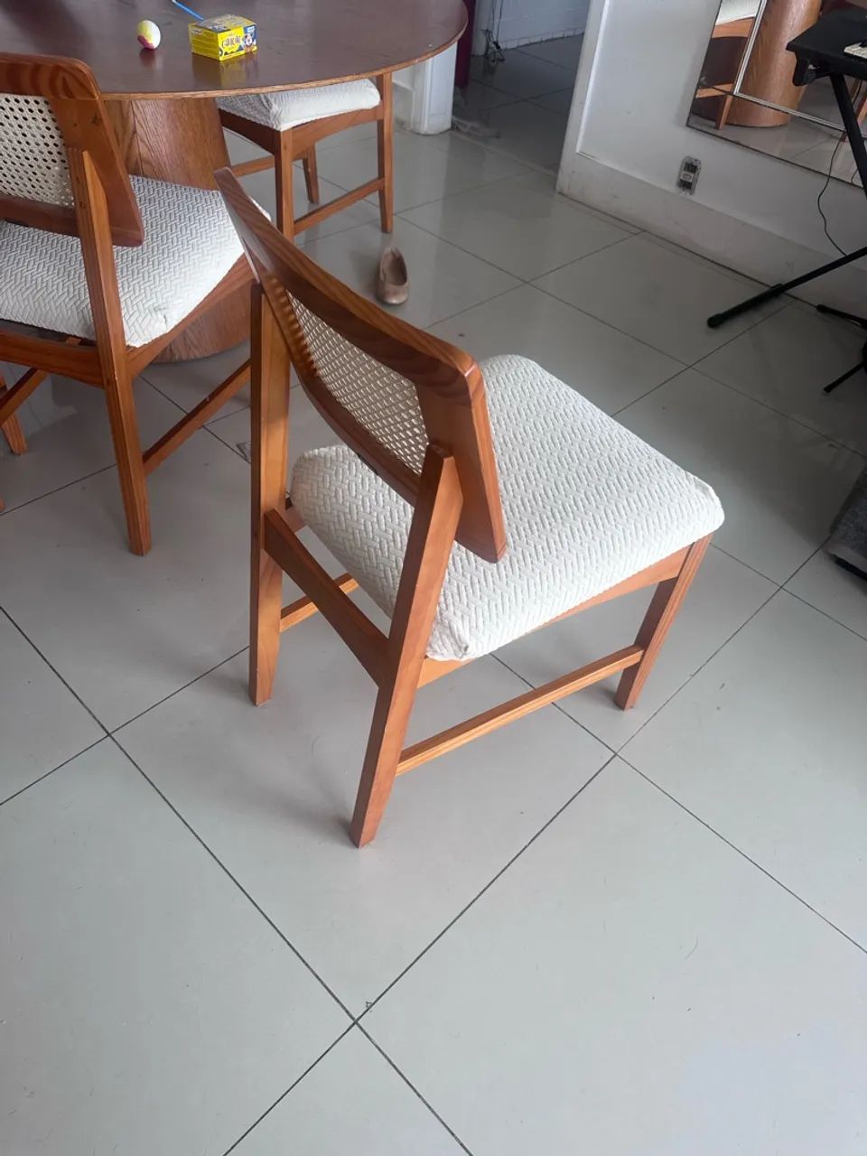 Mesa de jantar e cadeiras de jantar - Foto 4
