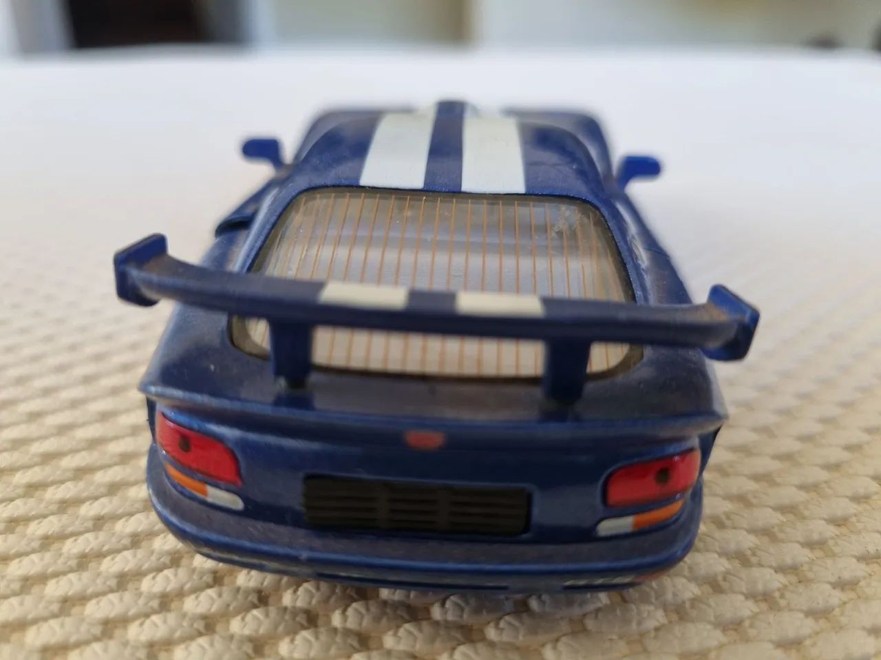 Miniatura Dodge Viper GTS-R - Kinsmart Escala 1:36 - Foto 5