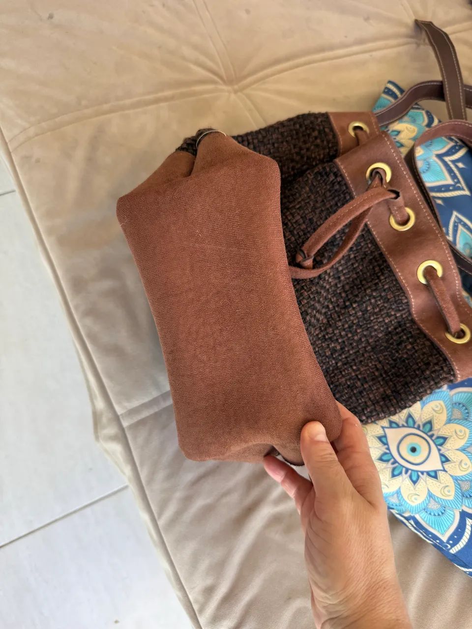 Bolsa saco marrom alça  - Foto 4