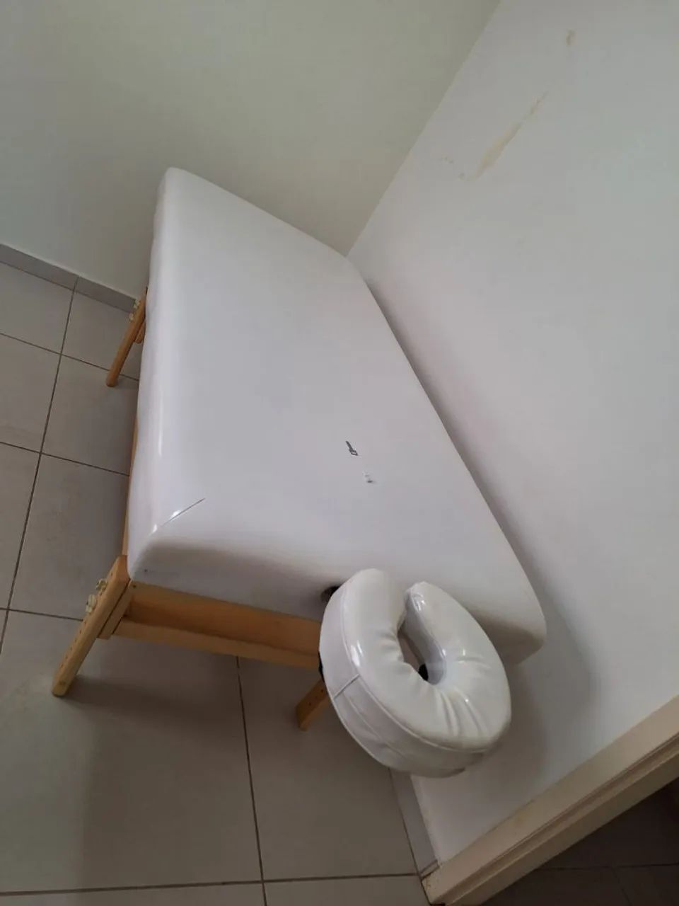 Maca e cadeira de massagem ou estética. - Foto 2