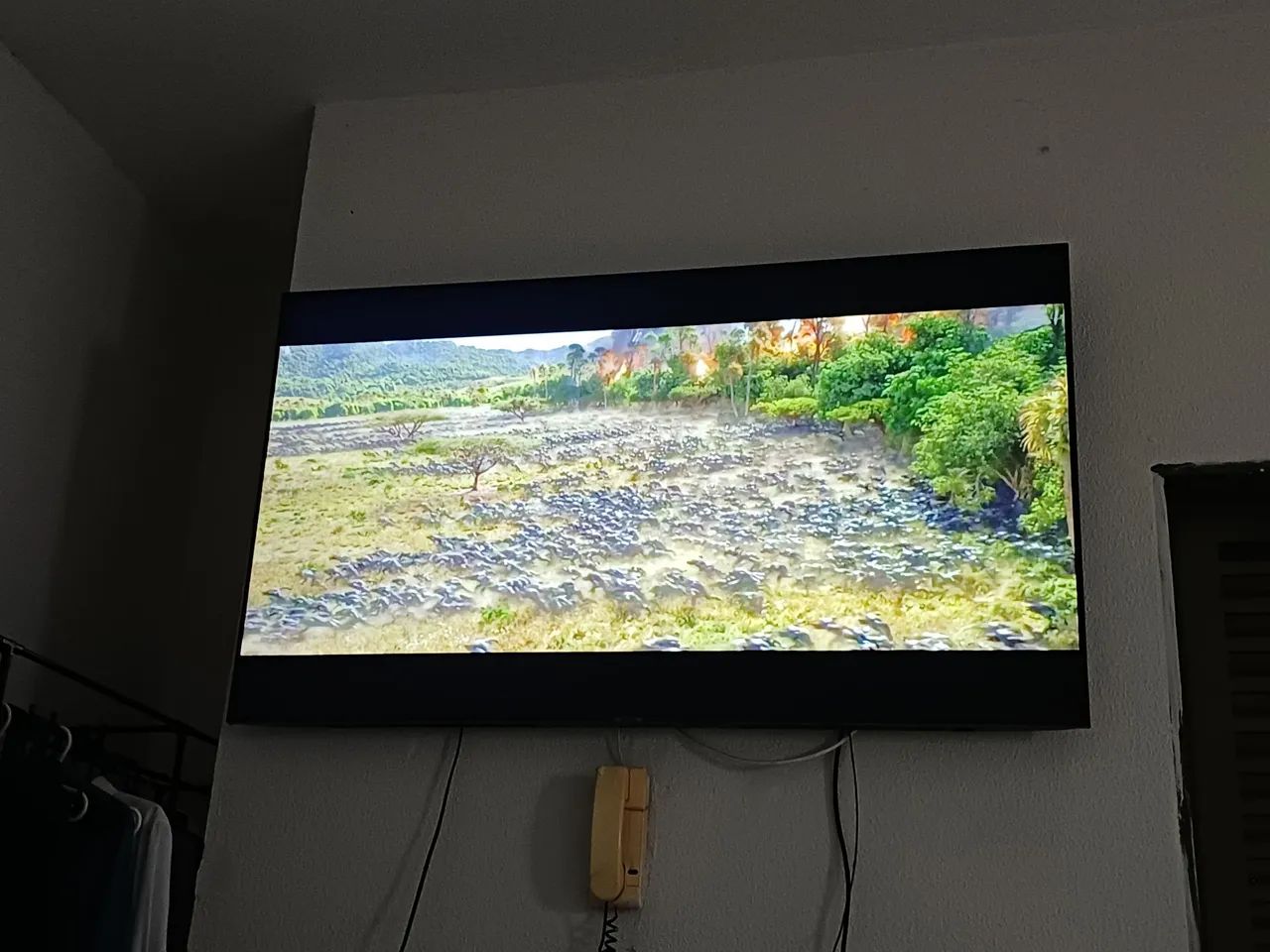 Tv Samsung Uhd 60 Polegadas 4k Crystal Uhd Livre Cabos - Foto 2