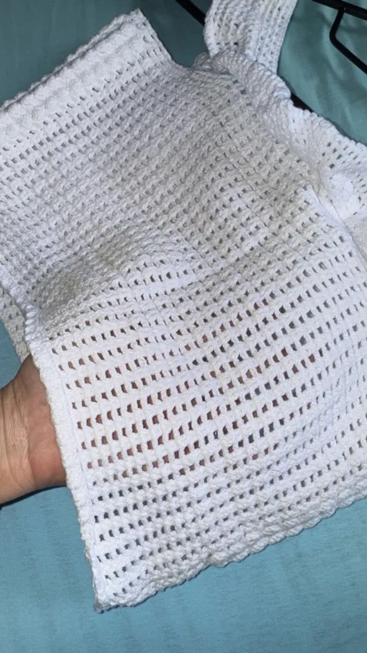 cropped branco de crochê feito a mão - Foto 4