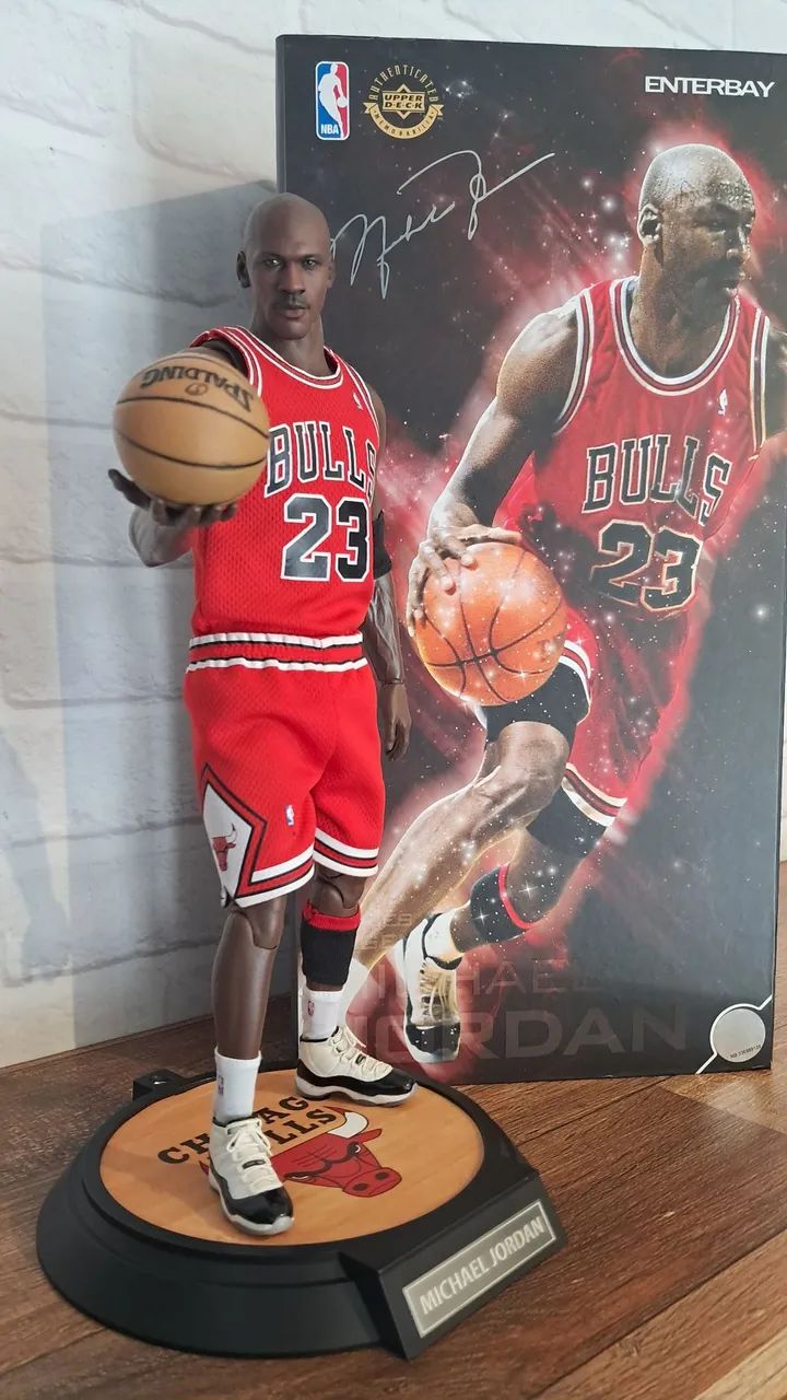 Michael Jordan 1/6 Enterbay Series 1 Home Red Completo