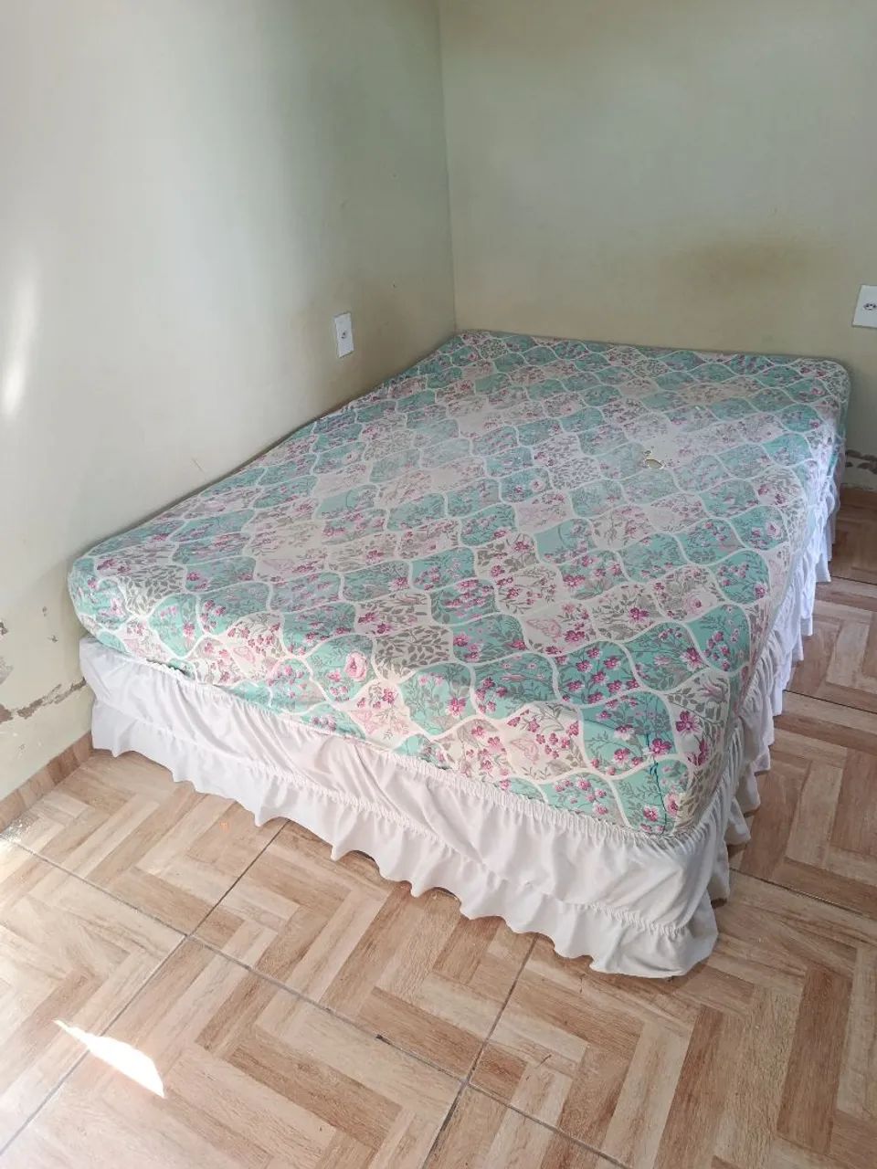 Cama box  + colchão 