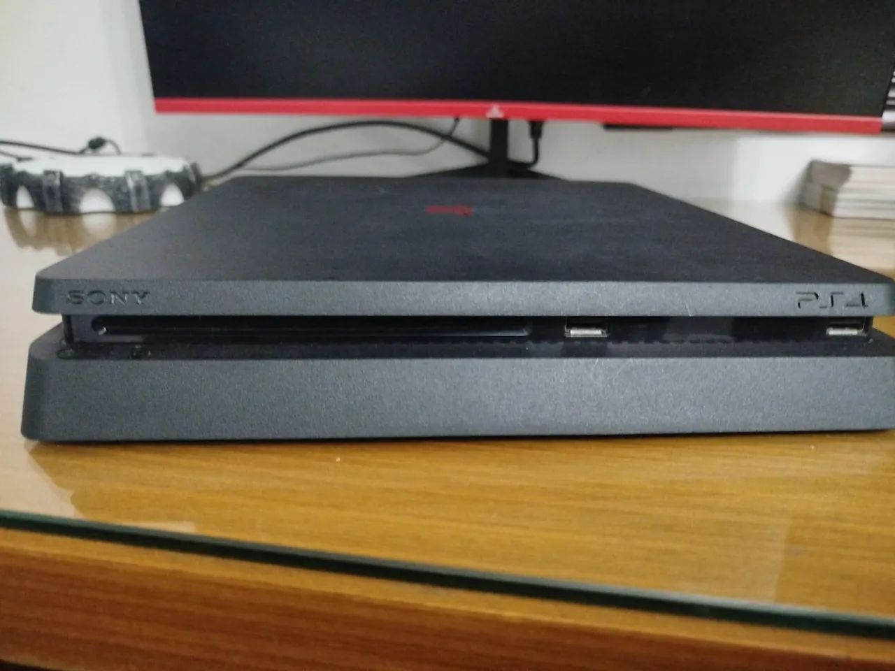 Console PS4 Slim 850Tb + 2 controles  - Foto 4
