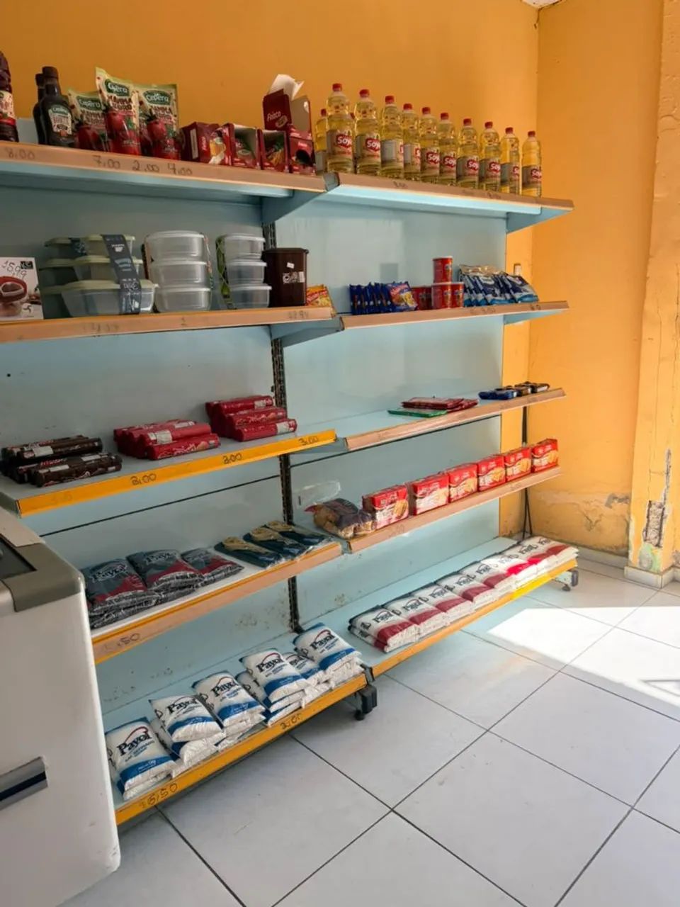 Vendo 7 gôndolas