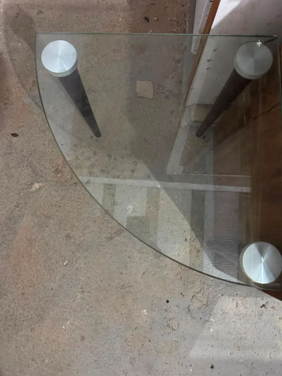 Painel de tv com rack acompanhado de mesa de canto - Foto 3