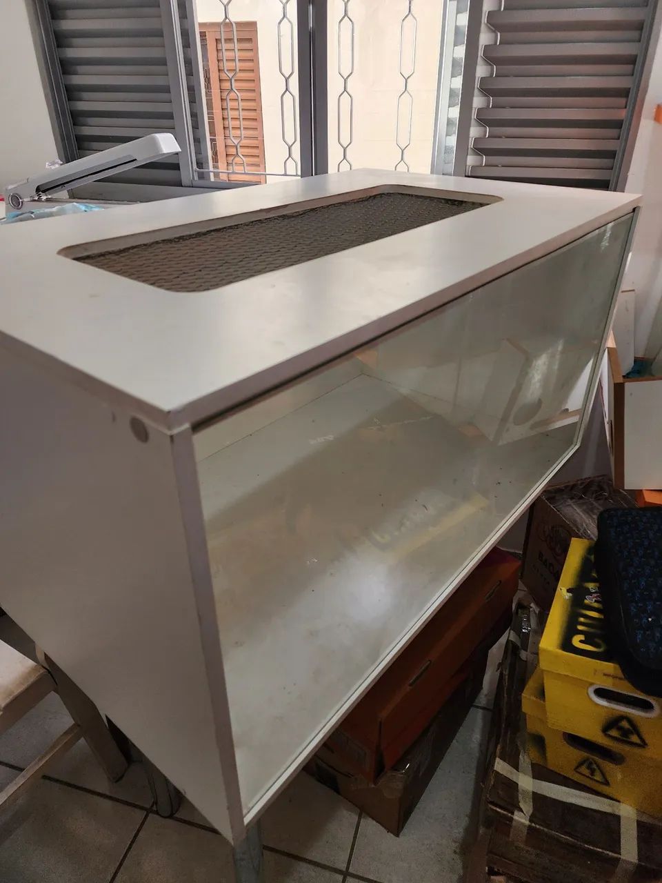 Terrario em MDF com pés cromados  - Foto 3