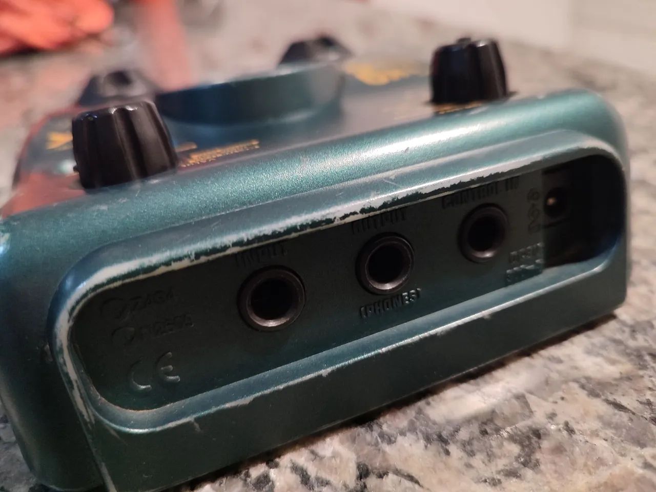 Pedaleira de Guitarra Zoom G1K Kiko Loureiro Signature Clássica