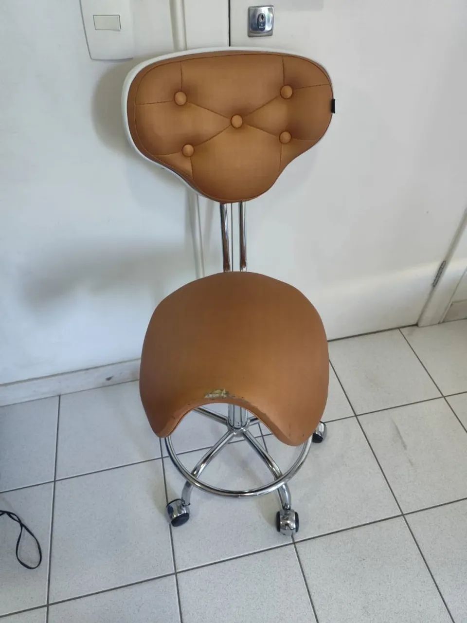 Cadeira Mocho com encosto  - Foto 2