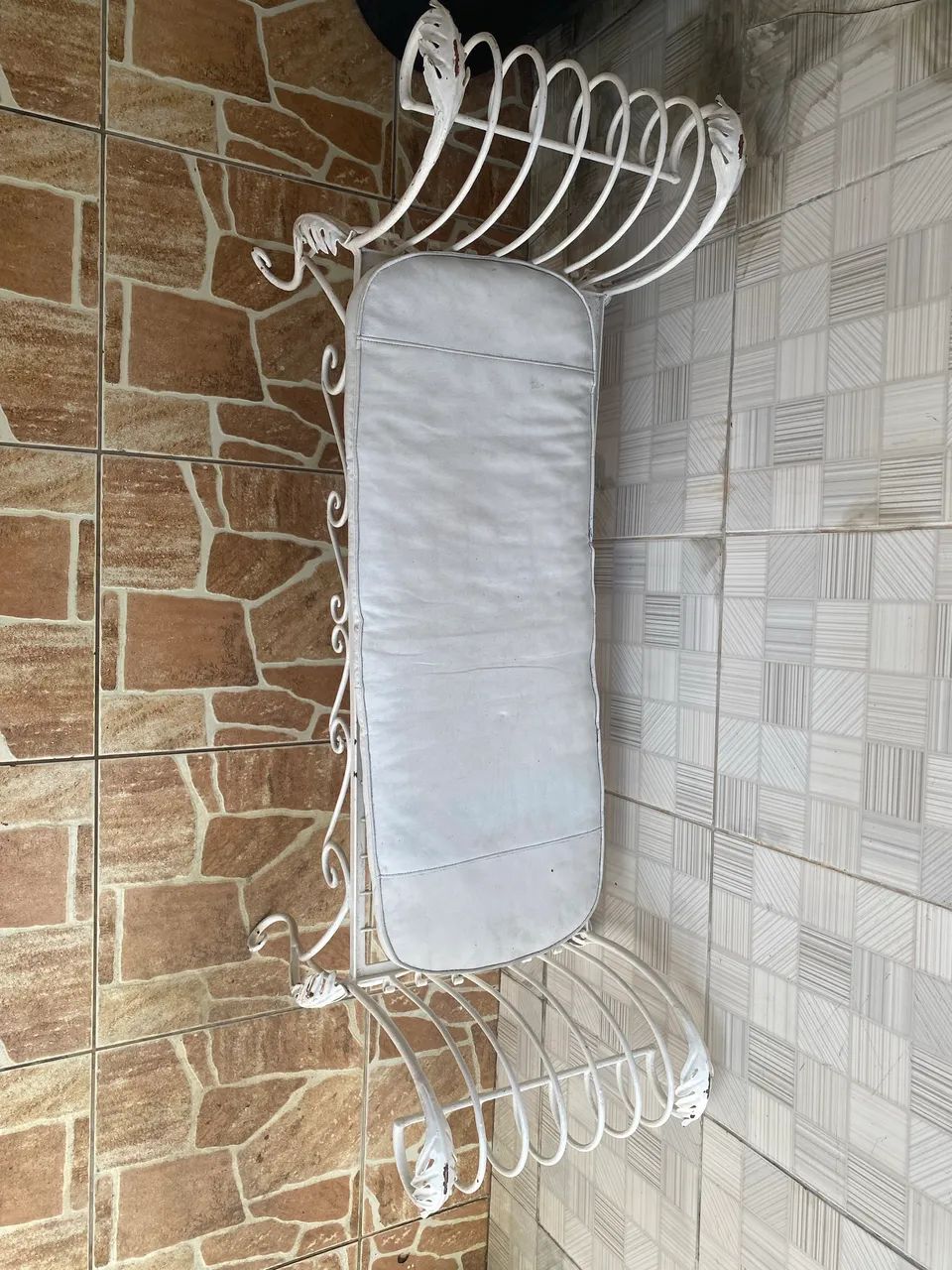 Banco de ferro trabalhado estilo colonial  - Foto 2