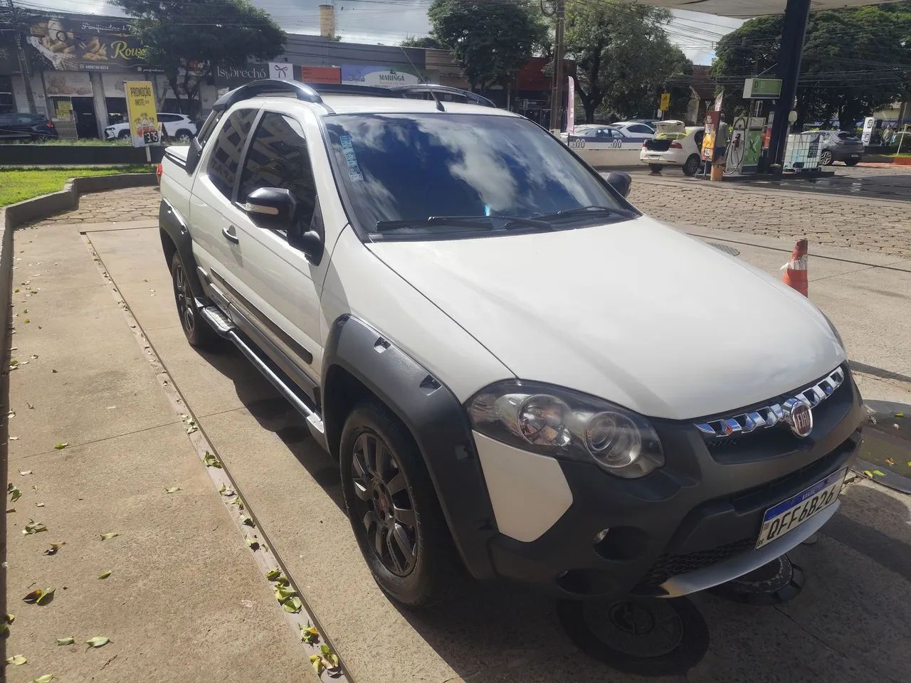 Fiat Strada Adventure1.8/ 1.8 Locker Flex CD 2015 - Foto 2