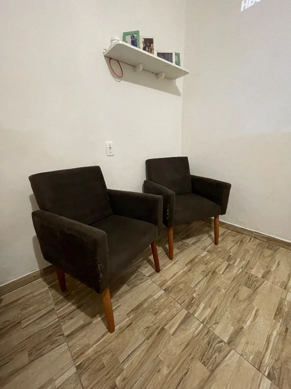 DUAS POLTRONAS CINZA $250