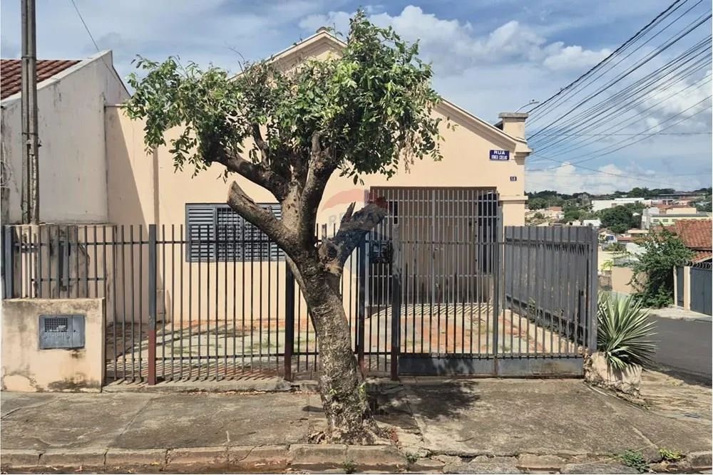 Casa de Esquina com Salão Comercial no Centro-SP