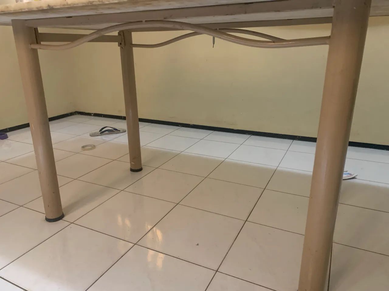 Mesa mármore grande acompanhando 4 cadeiras  - Foto 3