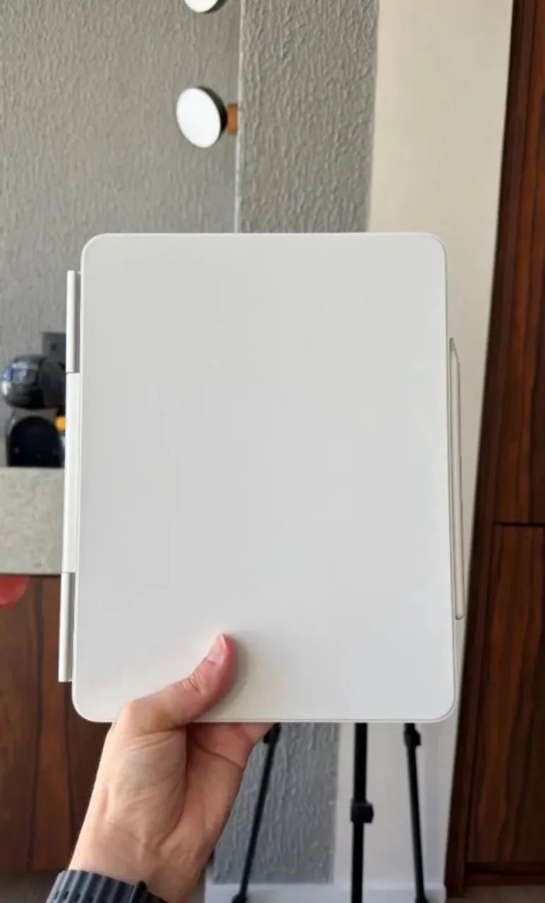 iPad Pro m4 + Magic Keyboard  - Foto 2