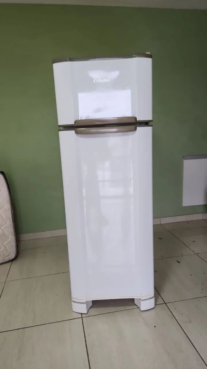 Geladeira Esmaltec