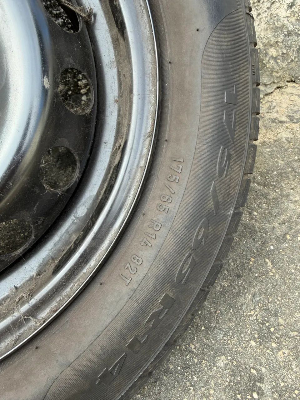 Pneu Pirelli 175/65 R14 - Foto 2