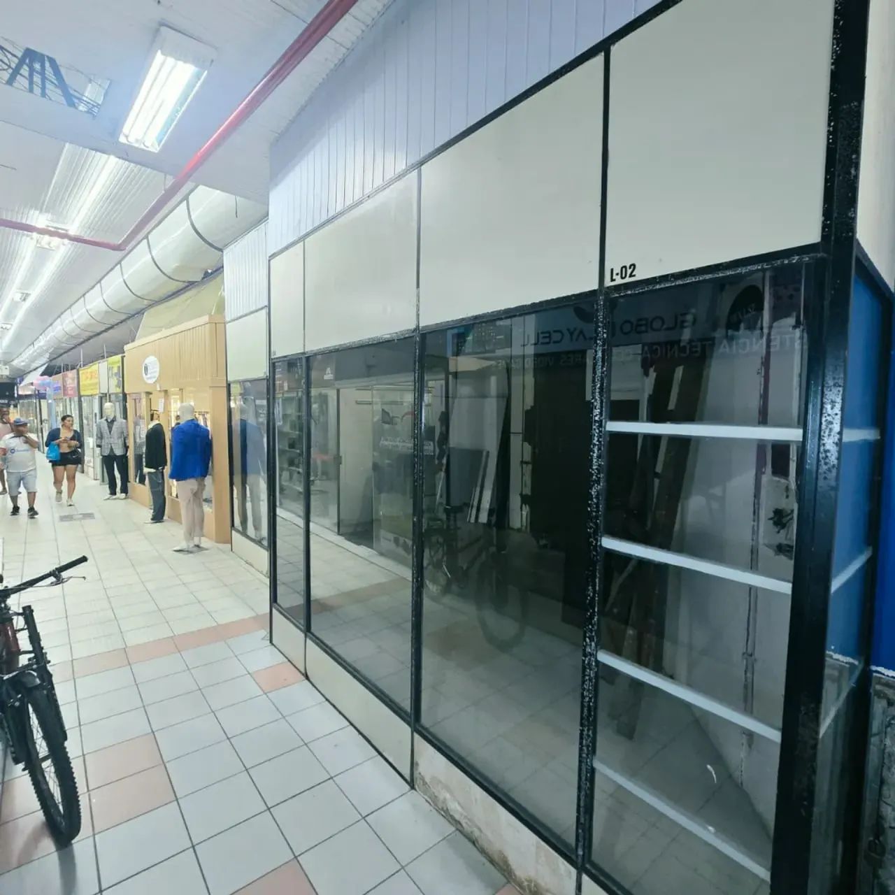 ALUGO LOJA COM 20M² EM GALERIA - ENERGIA INCLUSA