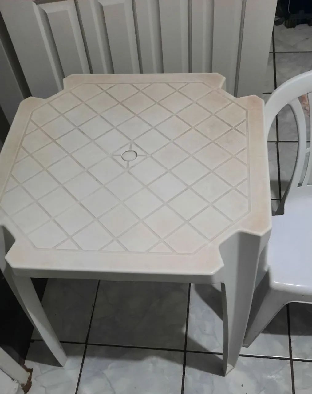 Vende se mesa com duas cadeiras  - Foto 3