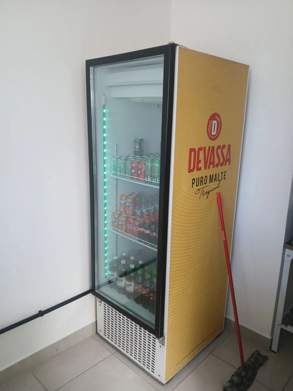 Vendo expositor de Bebidas Funcionando perfeitamente  - Foto 4