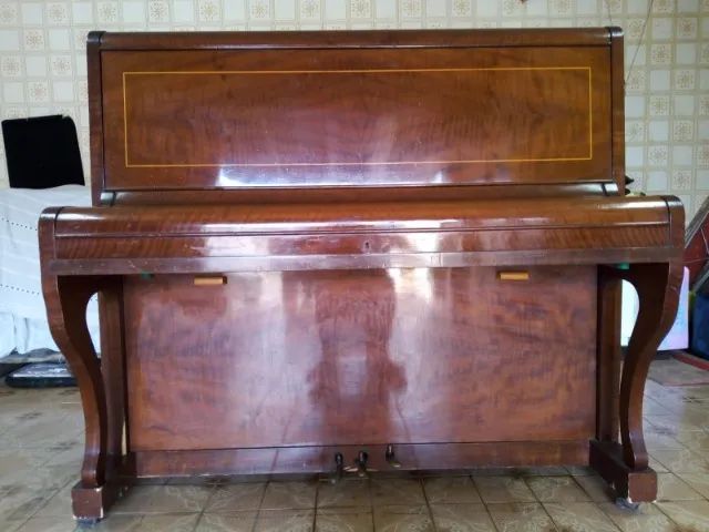 Piano vertical 