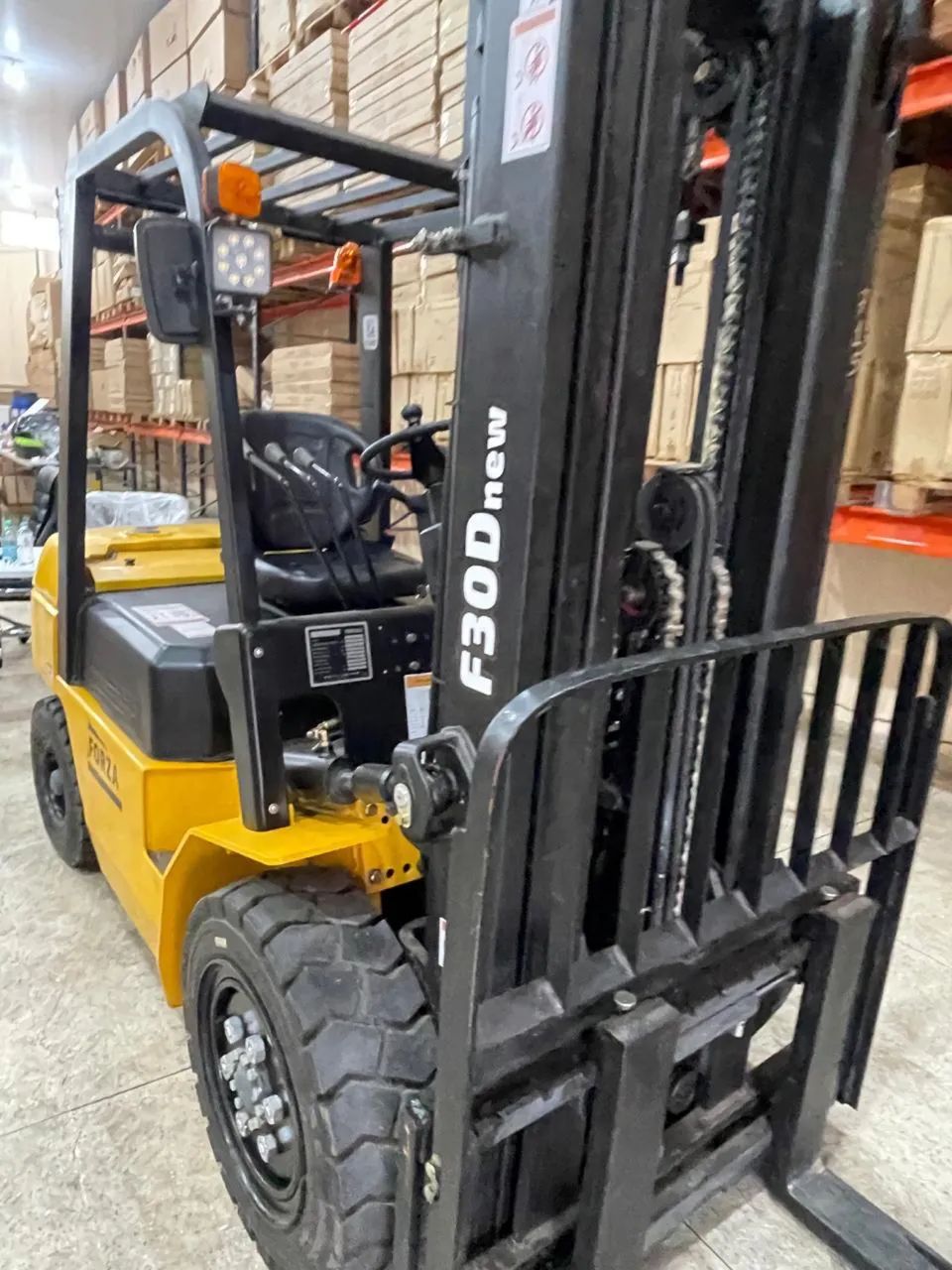 Empilhadeira Disel 2.5 Toneladas 3 Níveis Apenas 78 Horas - Foto 6