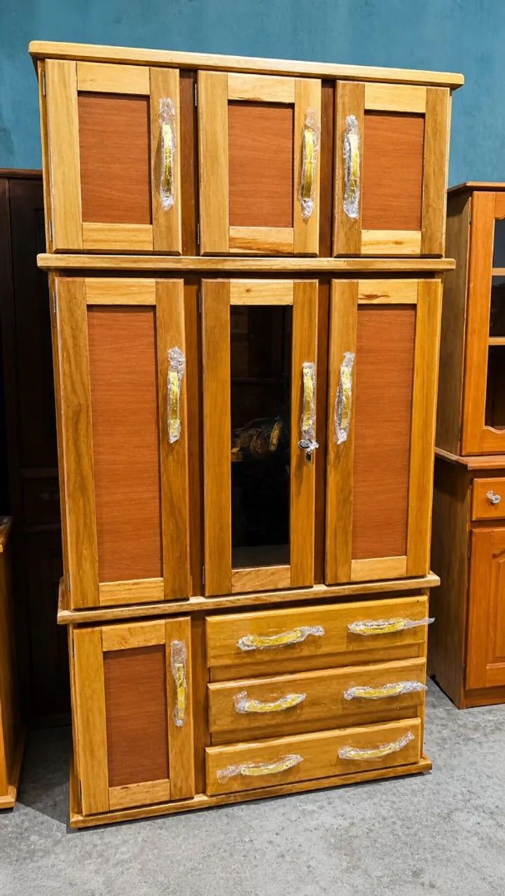 Guarda roupa de 3 portas com maleiro novo. - Foto 2