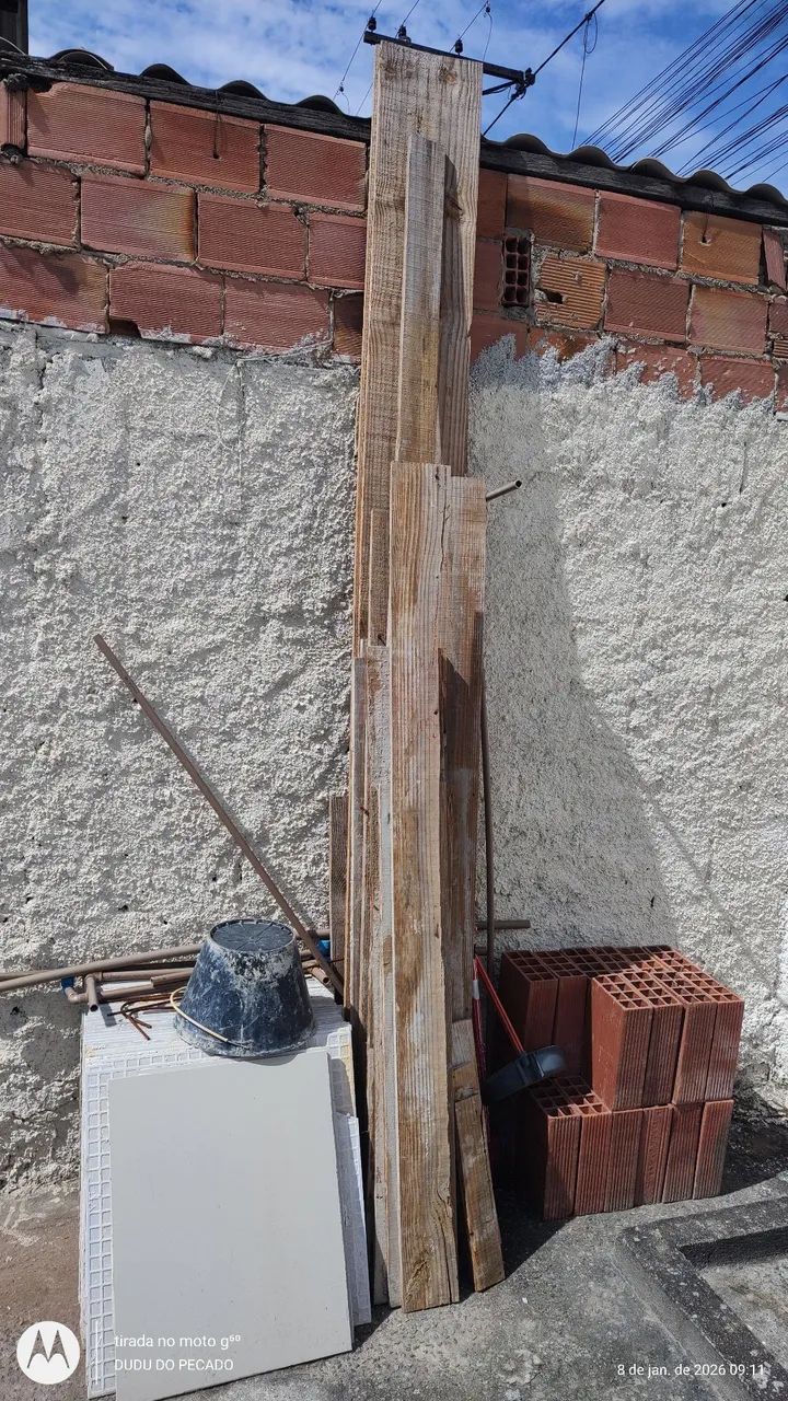 Sobra de material de obra.