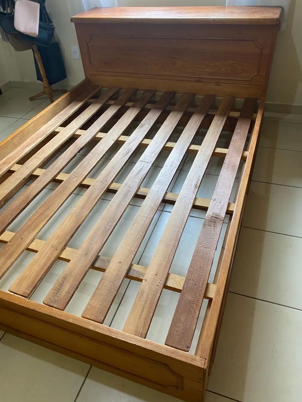 CAMA DE MADEIRA COM BAÚ - Foto 4