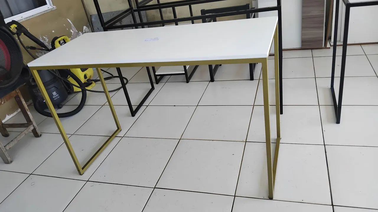 Mesa a pronta entrega 