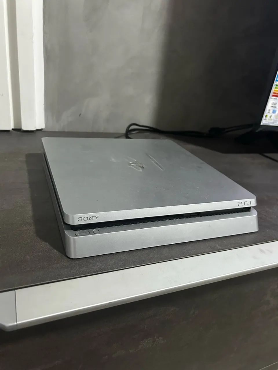 PS4 com 18 jogos e 2 controles  - Foto 2