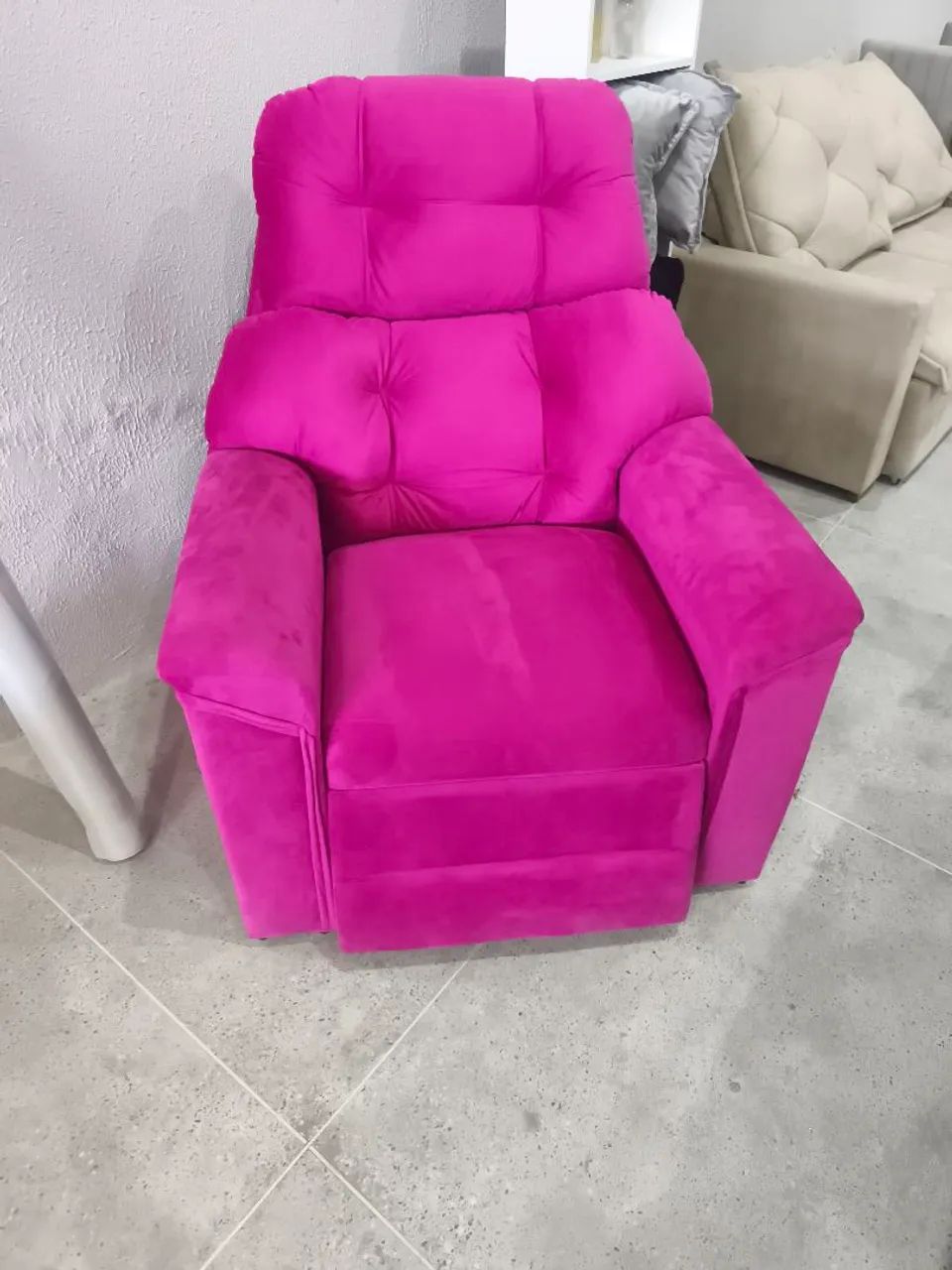 Poltrona retrátil e reclinável 