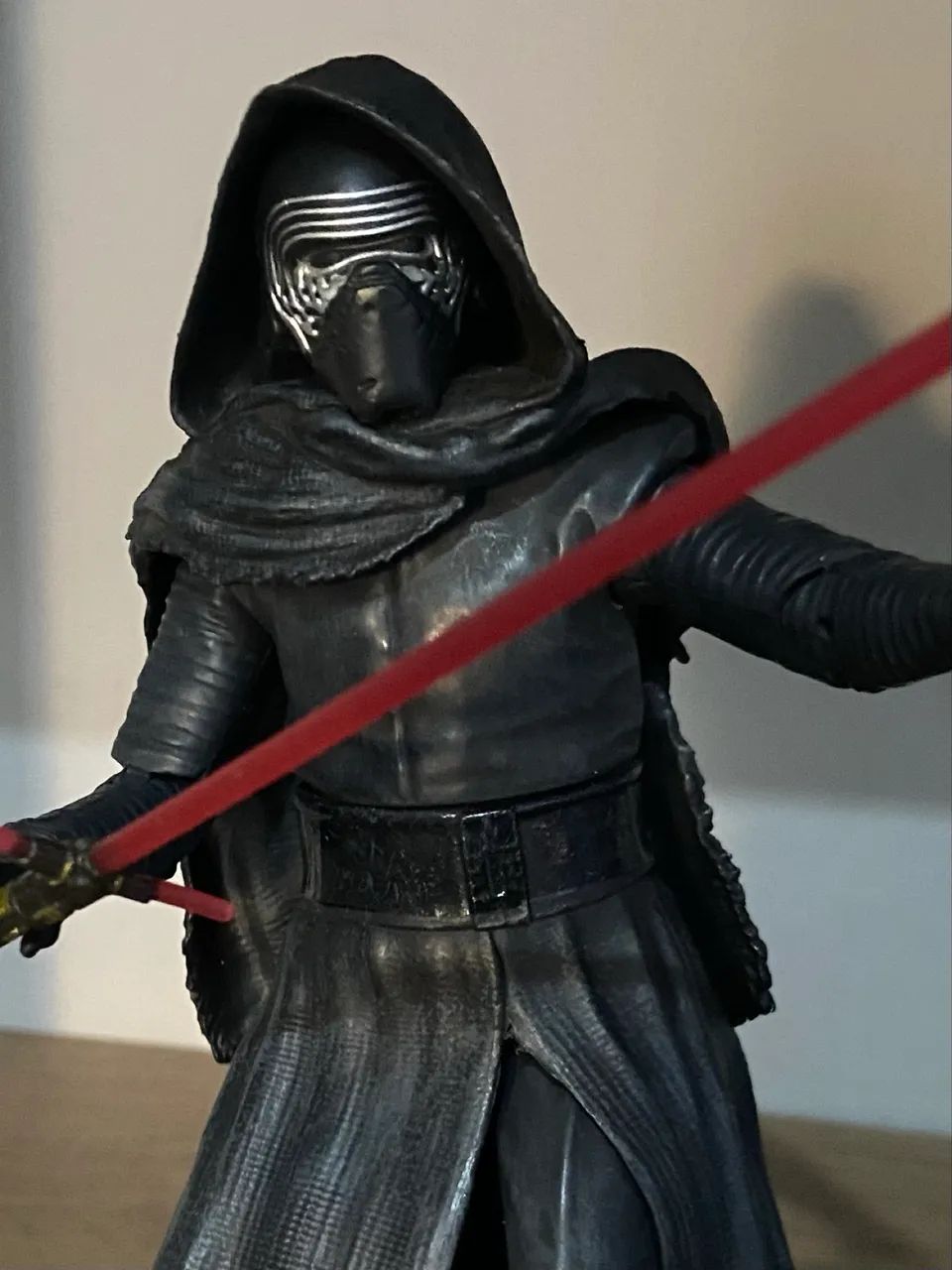 Boneco action figure Kylo Ren Star Wars articulado e maciço  - Foto 2