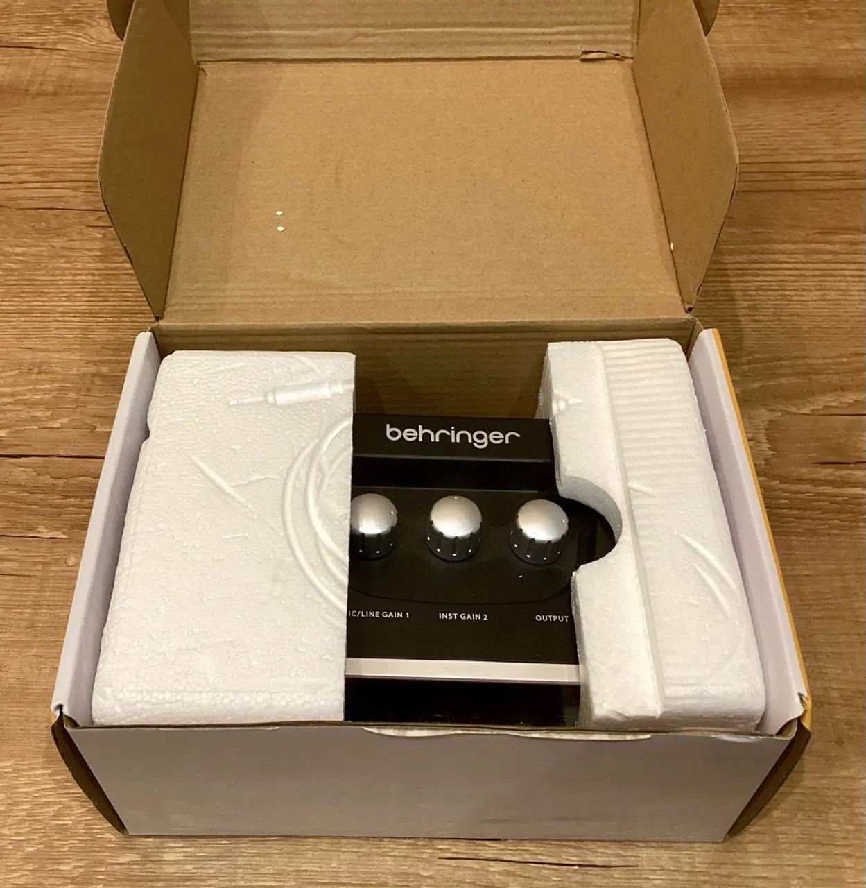 ACEITO PROPOSTAS - Interface de Áudio Behringer U-Phoria UM2 ? Estado de Nova! - Foto 4