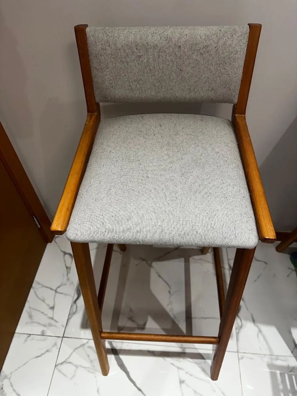 2 Banquetas altas - Madeira com estofado  - Foto 3