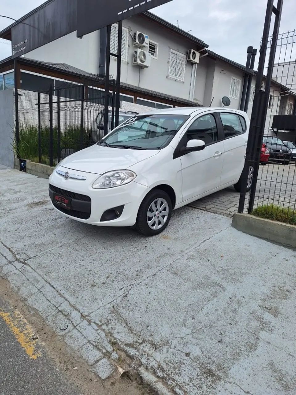 Fiat Palio Attractive 1.0 EVO Fire Flex 8V 5P 2013 - Foto 3