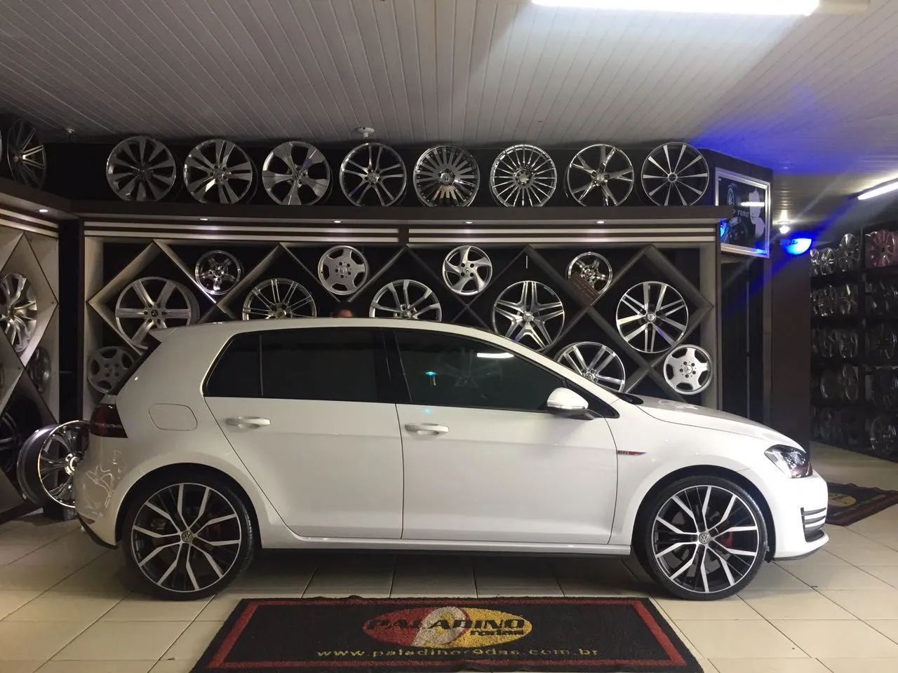 JOGO DE RODAS ARO 20 GTI E JETTA - Foto 2