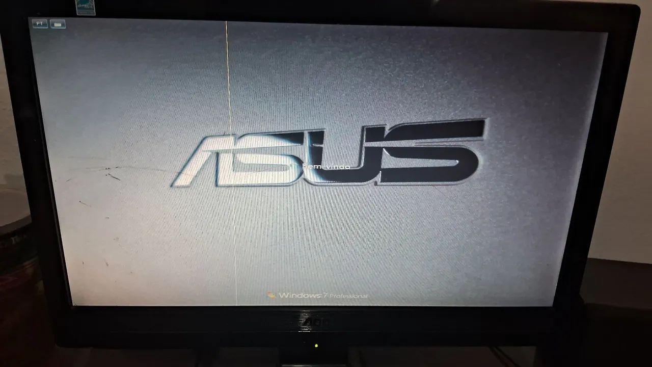 Monitor antigo 14p  com detalhe leia