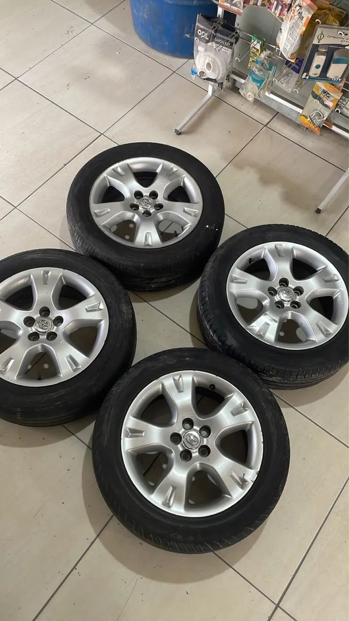 Rodas com pneus