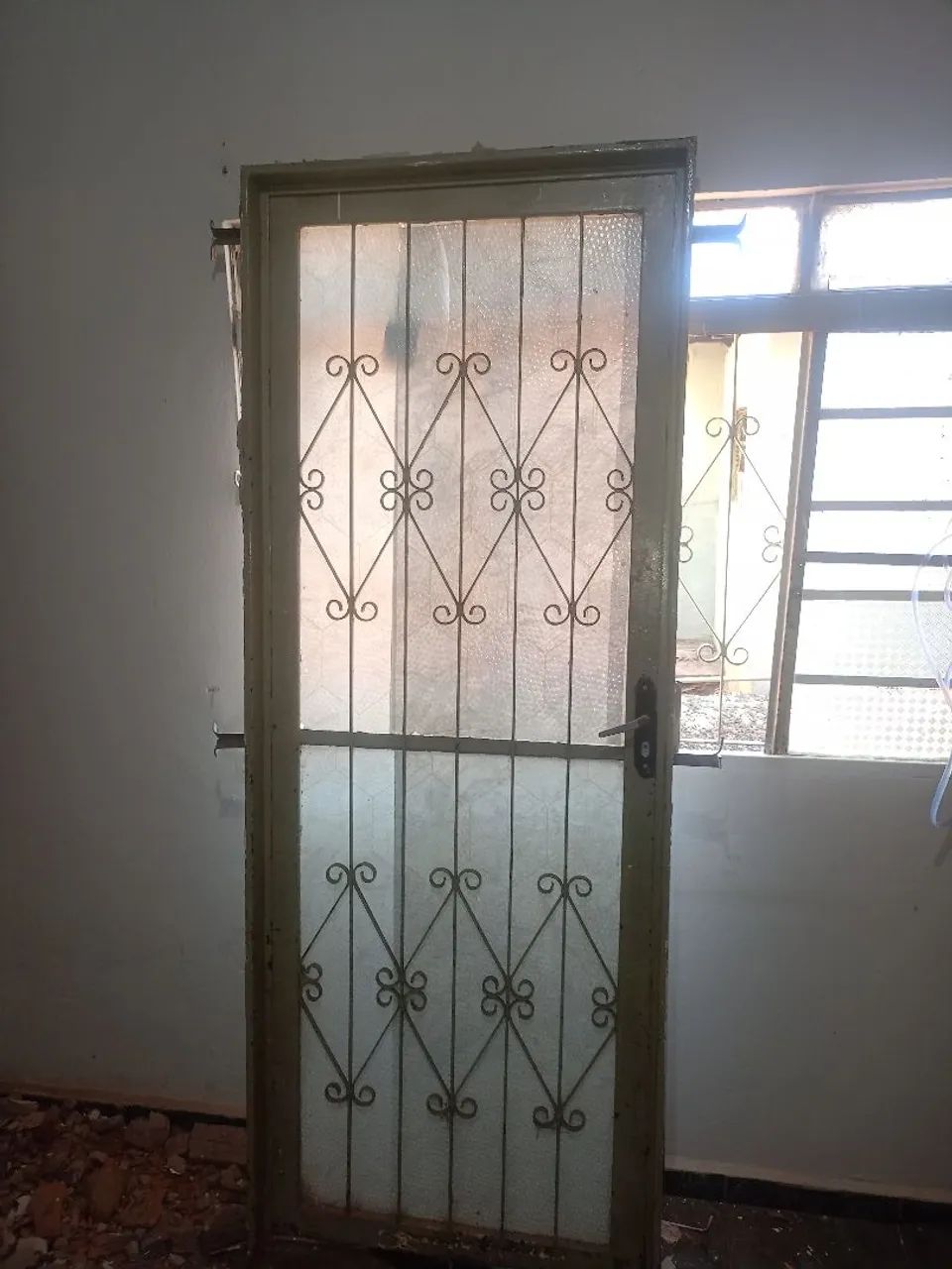 Porta de ferro e vidro