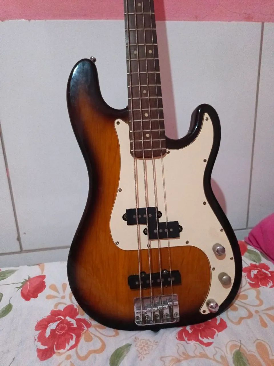 Contrabaixo 4 Cordas Modelo Fender