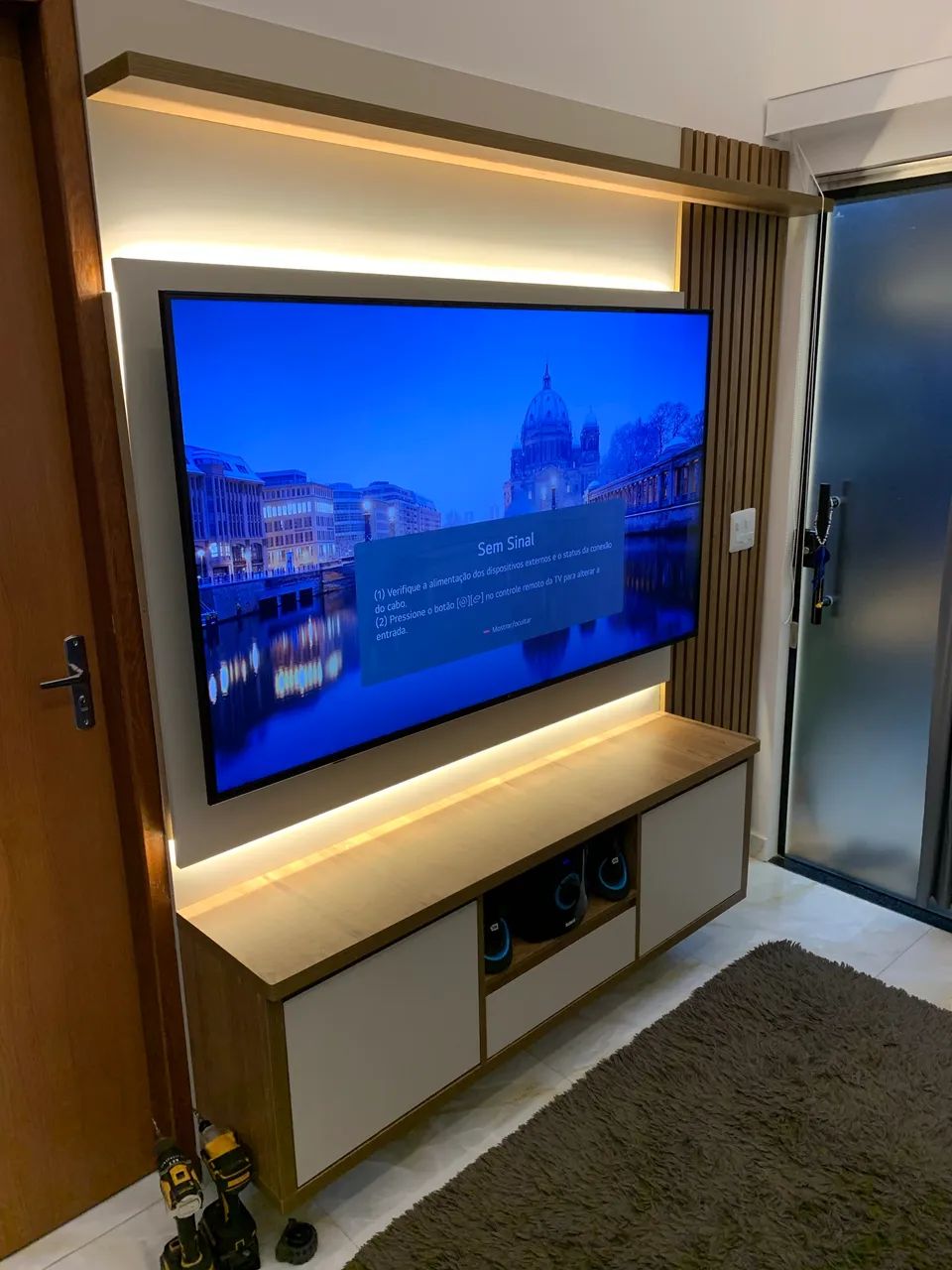 Painel de TV com ripado e led - Foto 3