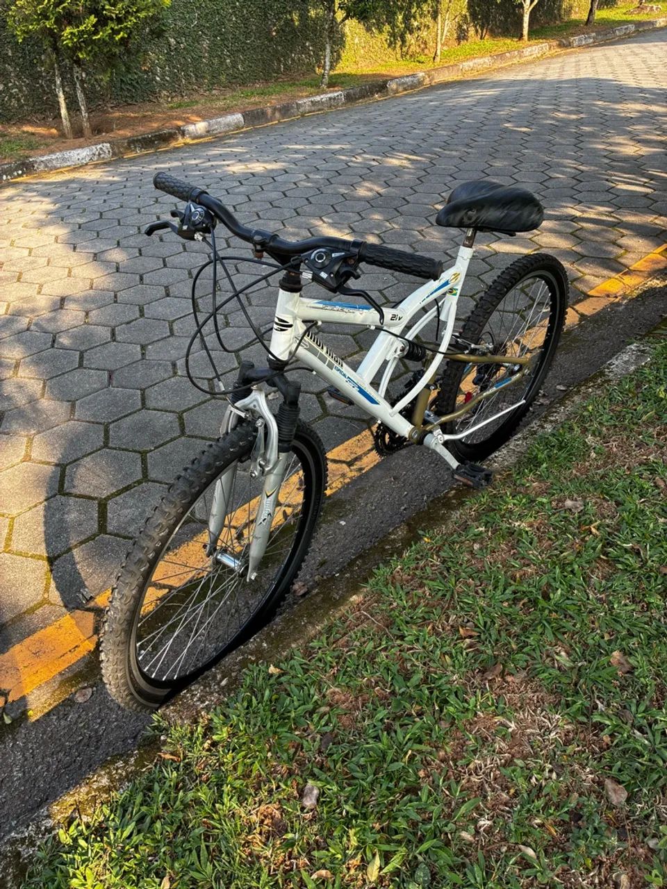 Bicicleta mormaii 21v aro 26  - Foto 2