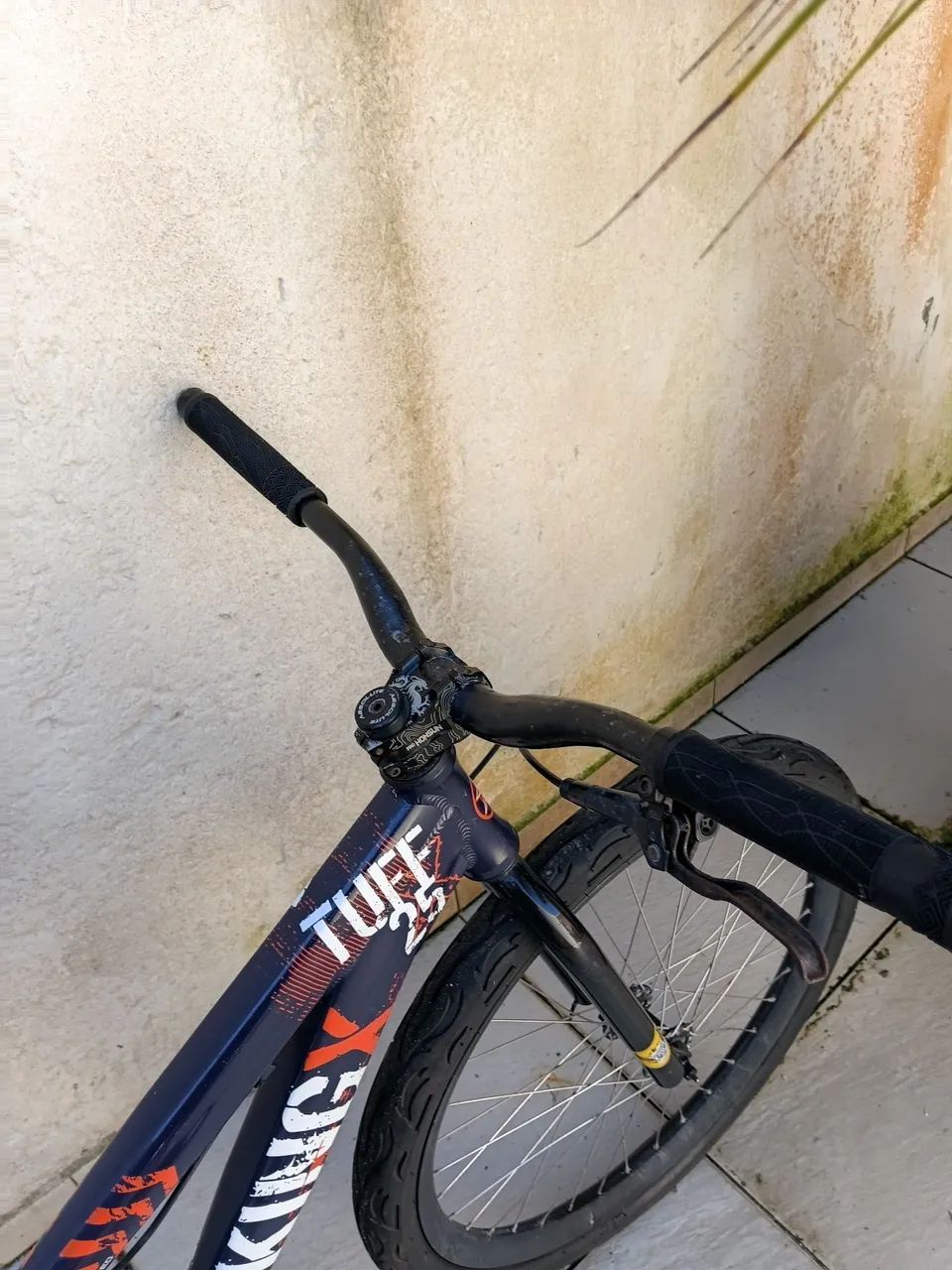 Bicicleta Vikingx Tuff 25 azul e laranja - Foto 4