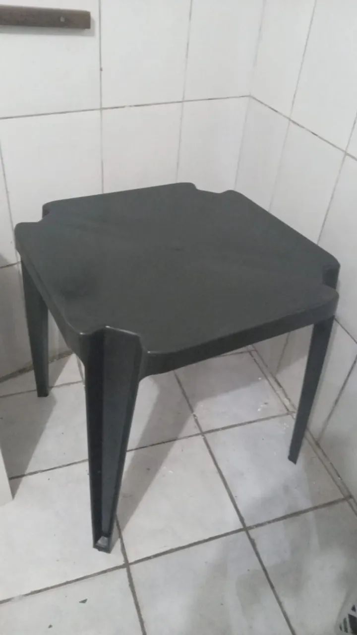 Mesa de Plastico Preta com 4 cadeiras - Foto 2