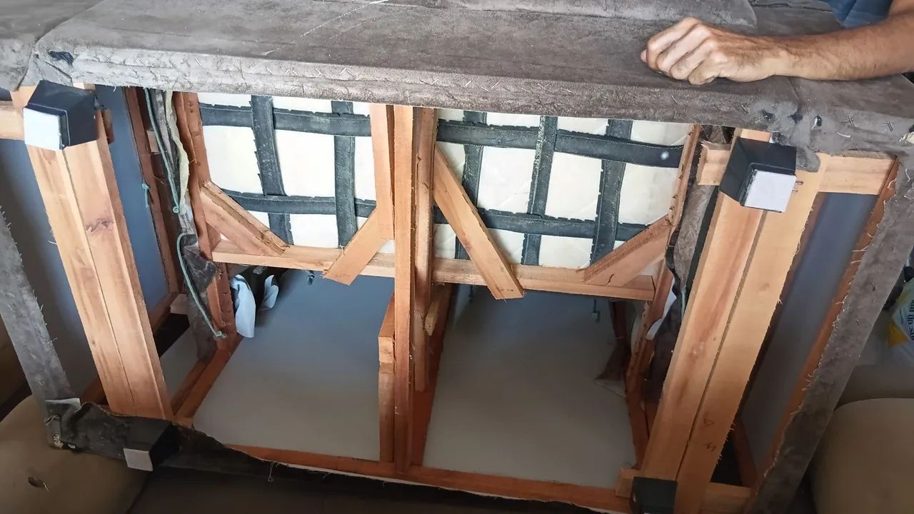 Vendo Sofá 2 & 3 Lugares Super conservado Com as Madeiras Todas Reforçadas  - Foto 5