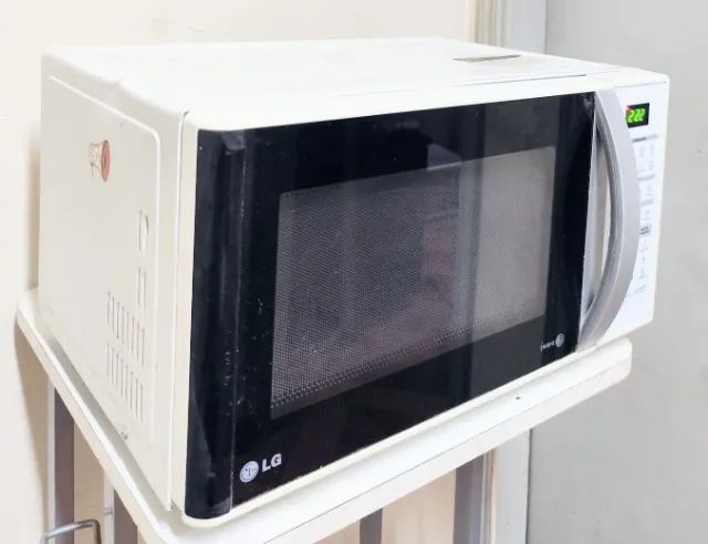 Micro ondas LG 28 litros 127 v - Foto 3