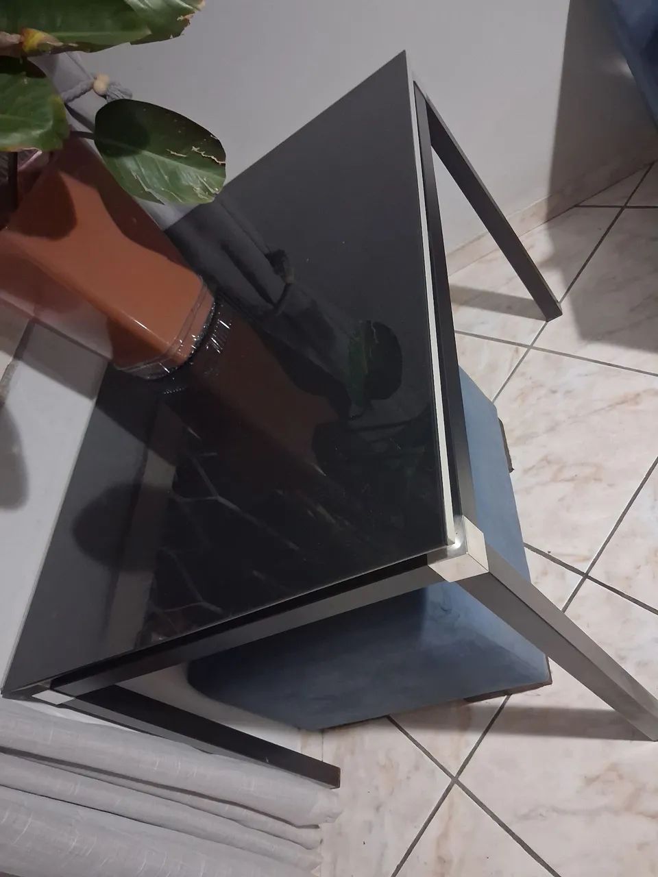 Mesa de vidro e metal preta  - Foto 5