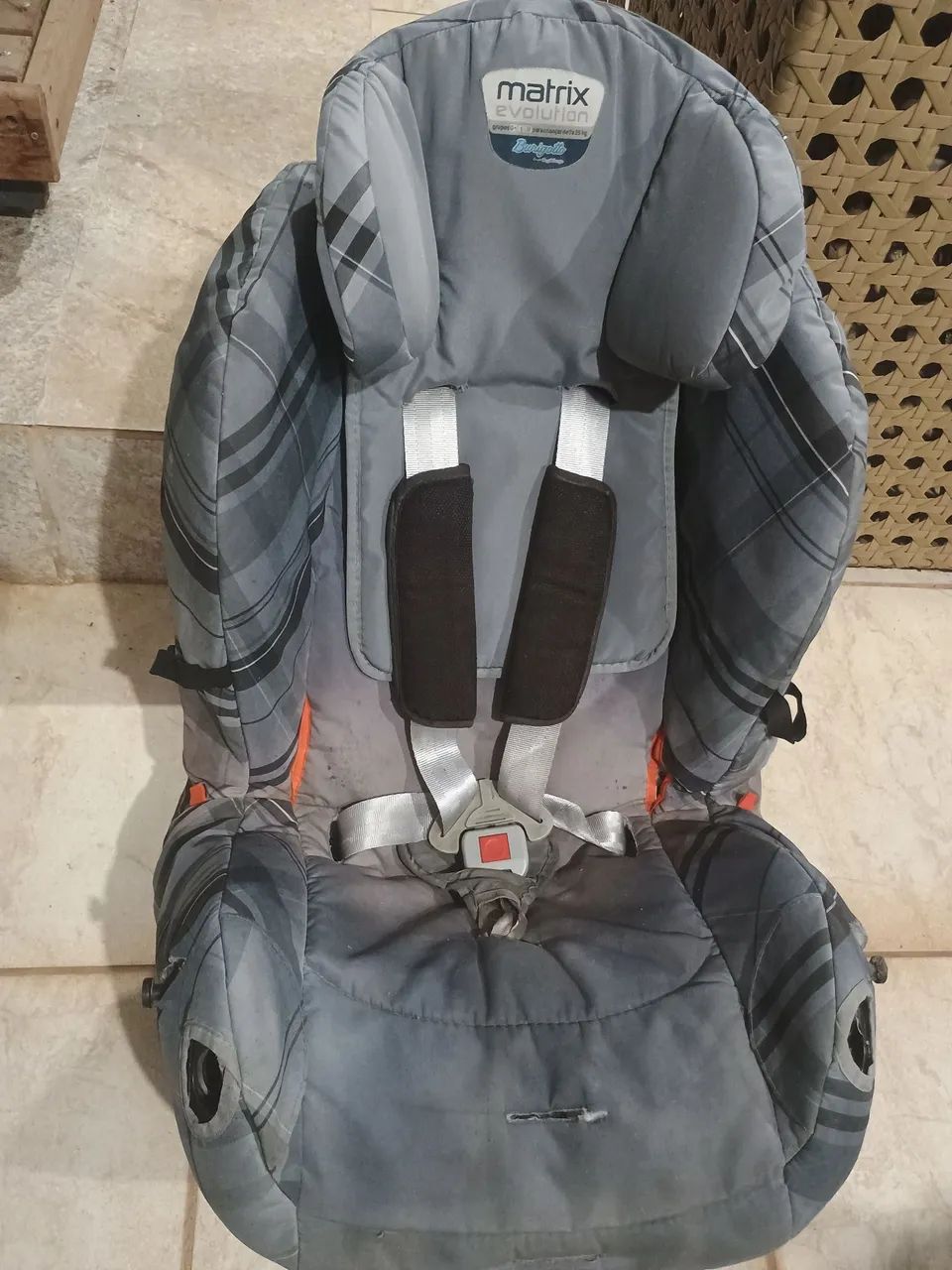 Cadeirinha para carro - Matrix - crianças de 9 a 18kg Leva assento grátis  - Foto 2